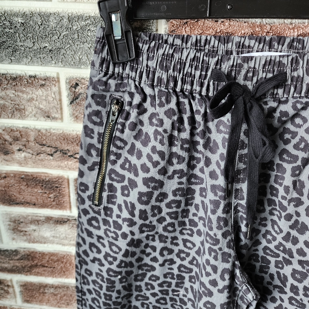 Hi-Rise jogger pants - Picture 4 of 15